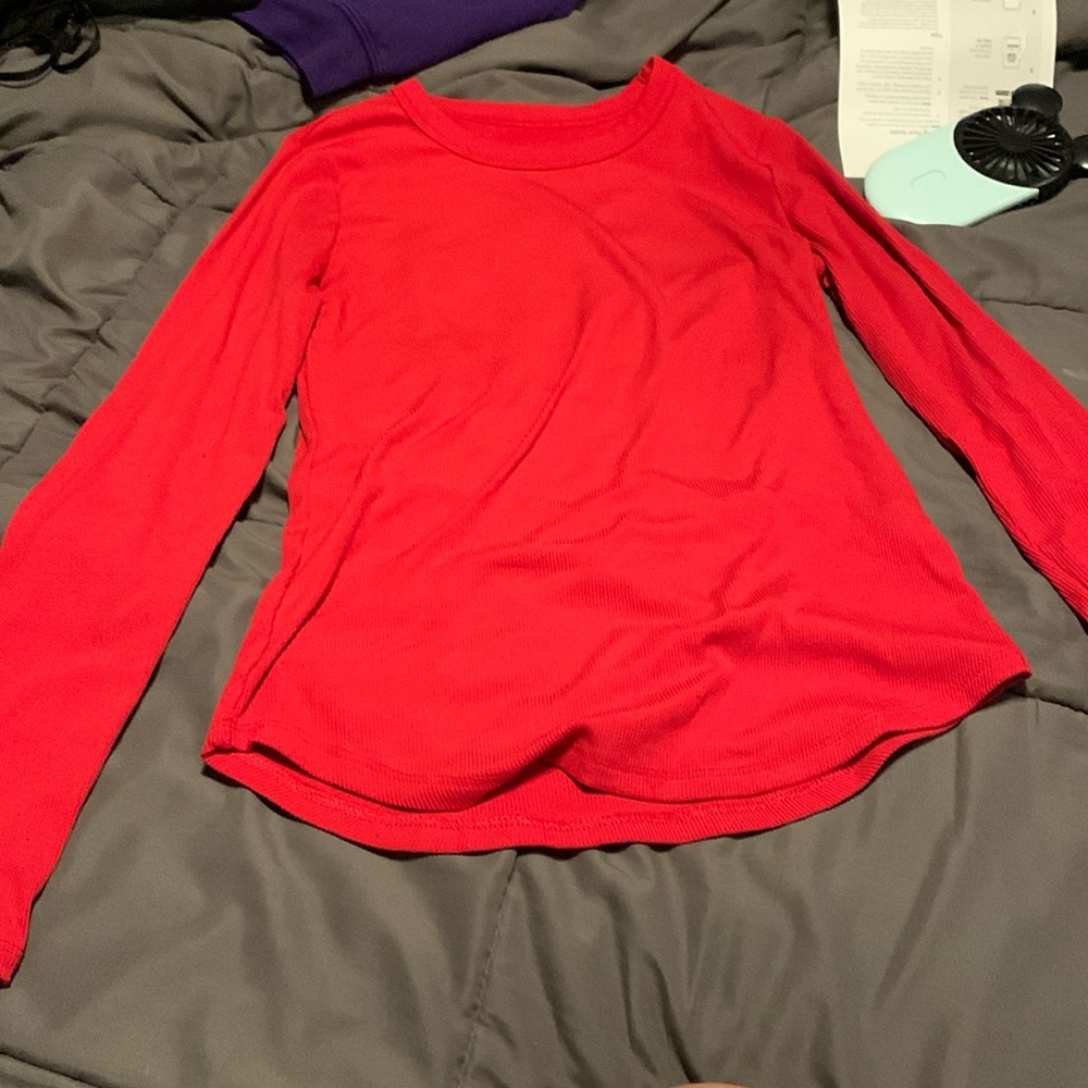 Long sleeve red ribbed shirt